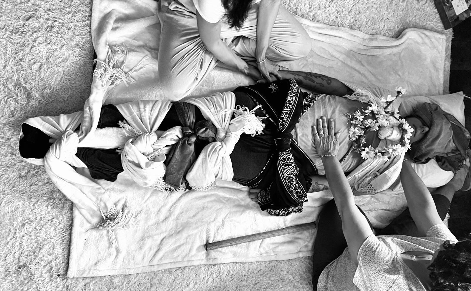 Postpartum doula in los angeles offering closing of the bones ceremony for mothers