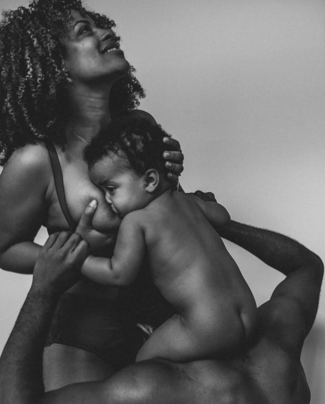 postpartum doula offering in home support and packages in los angeles